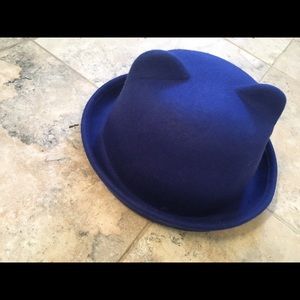 Wool hat with kitten ears 😺